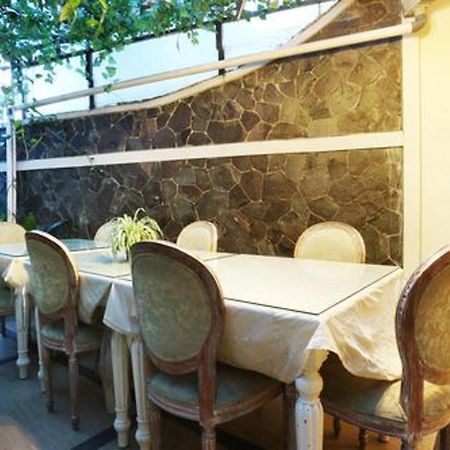 La Nostalgie Boutique Guest House Бандунг Экстерьер фото