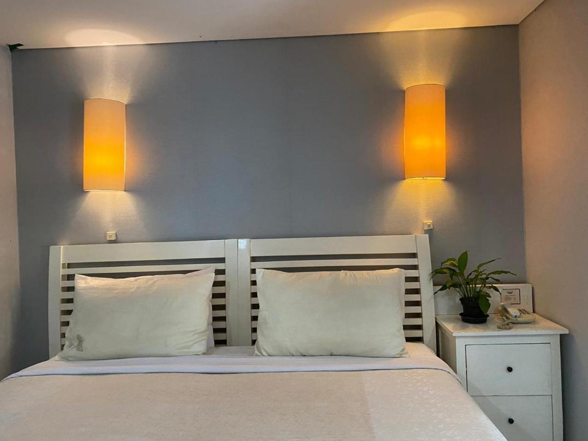 La Nostalgie Boutique Guest House Бандунг Экстерьер фото