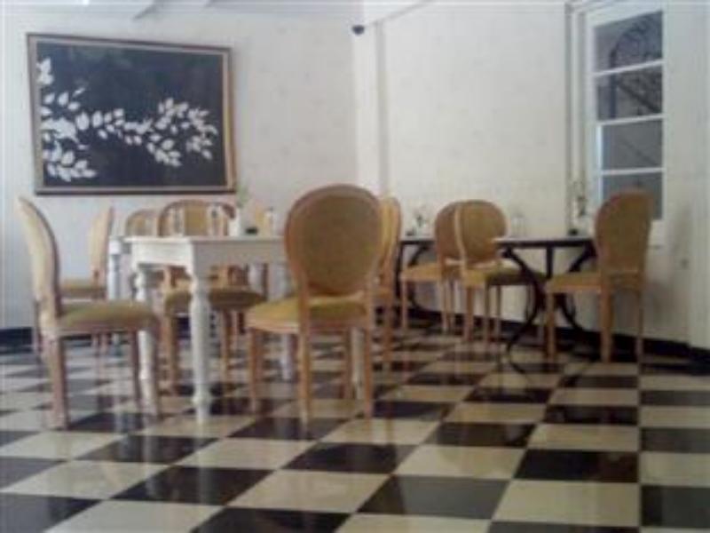 La Nostalgie Boutique Guest House Бандунг Экстерьер фото