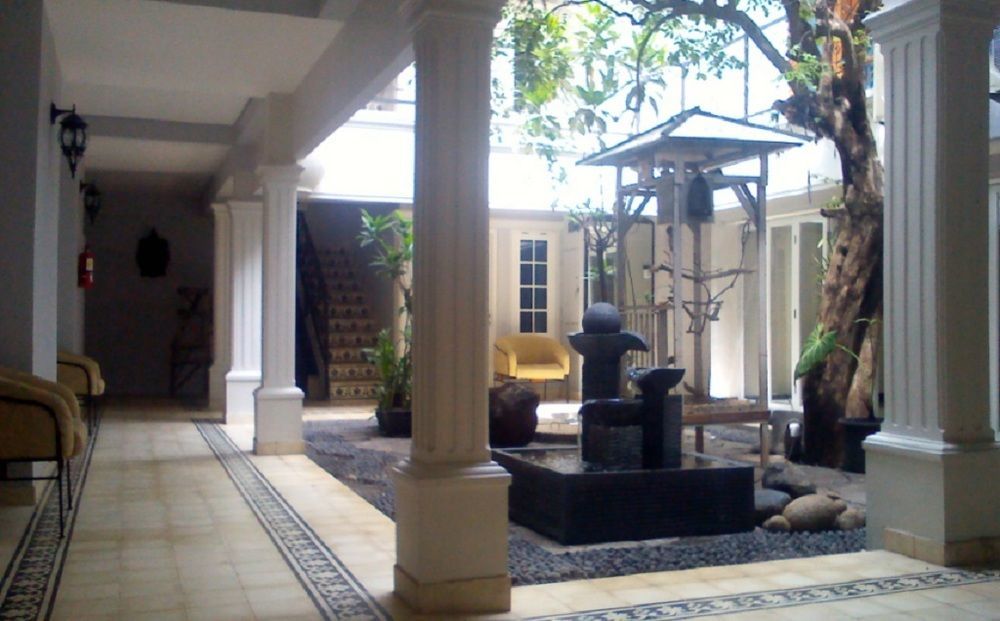 La Nostalgie Boutique Guest House Бандунг Экстерьер фото
