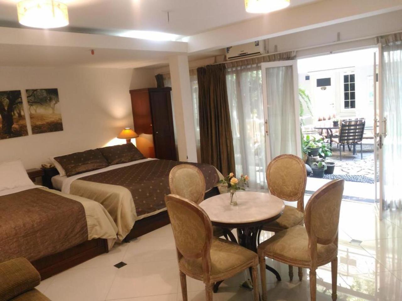 La Nostalgie Boutique Guest House Бандунг Экстерьер фото