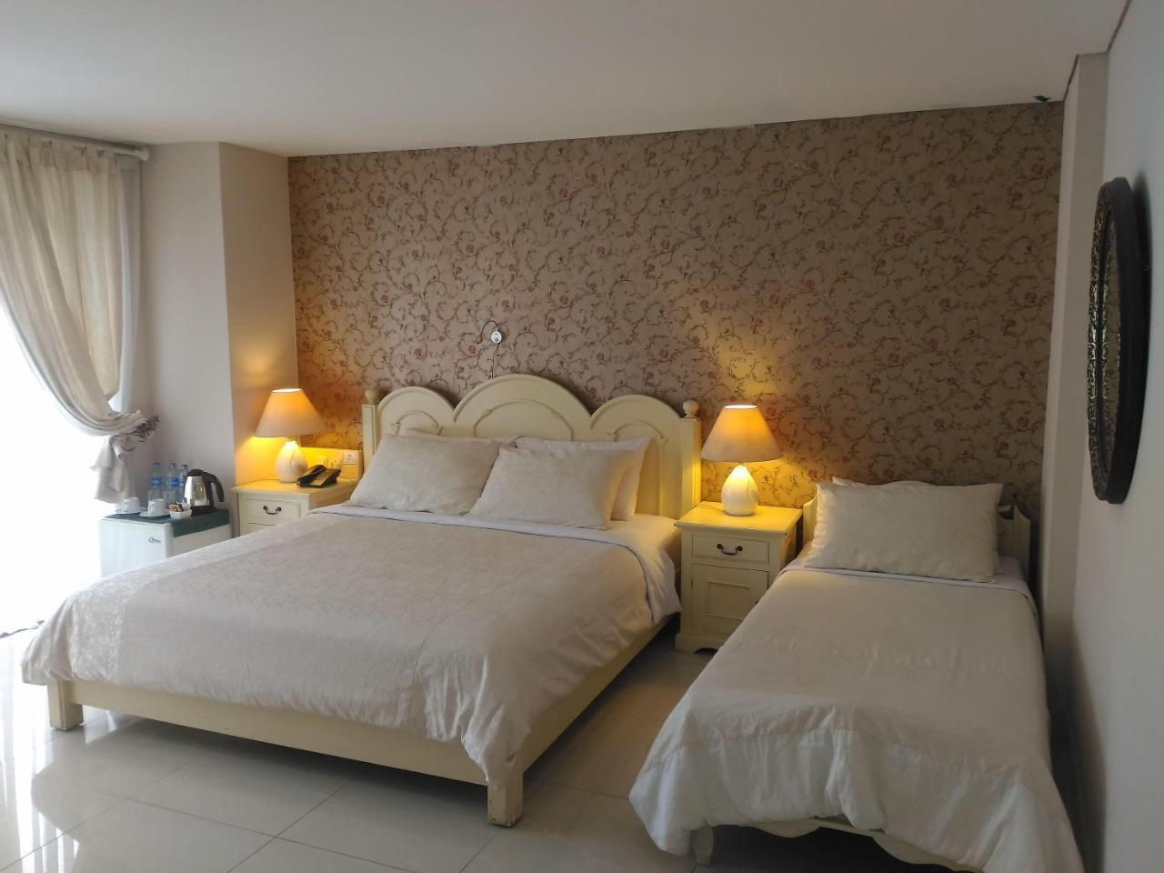 La Nostalgie Boutique Guest House Бандунг Экстерьер фото